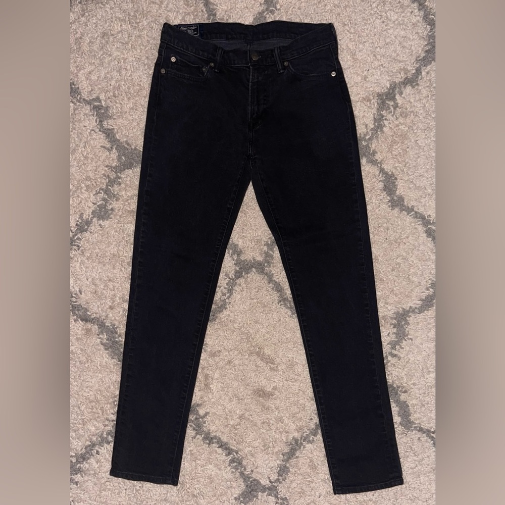 A&F Signature Stretch Rustin Athletic Slim Jean